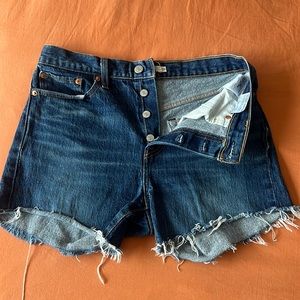 Levi’s size 29 mid rise wedgie shorts